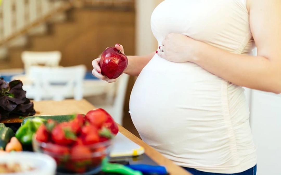 Tạo một chế độ ăn uống khoa học giúp cân nặng của bé phát triển bình thường 