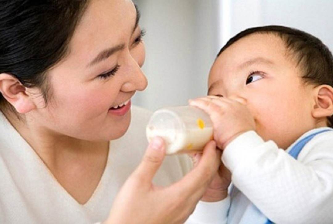 Tìm hiểu về sữa cho trẻ sơ sinh