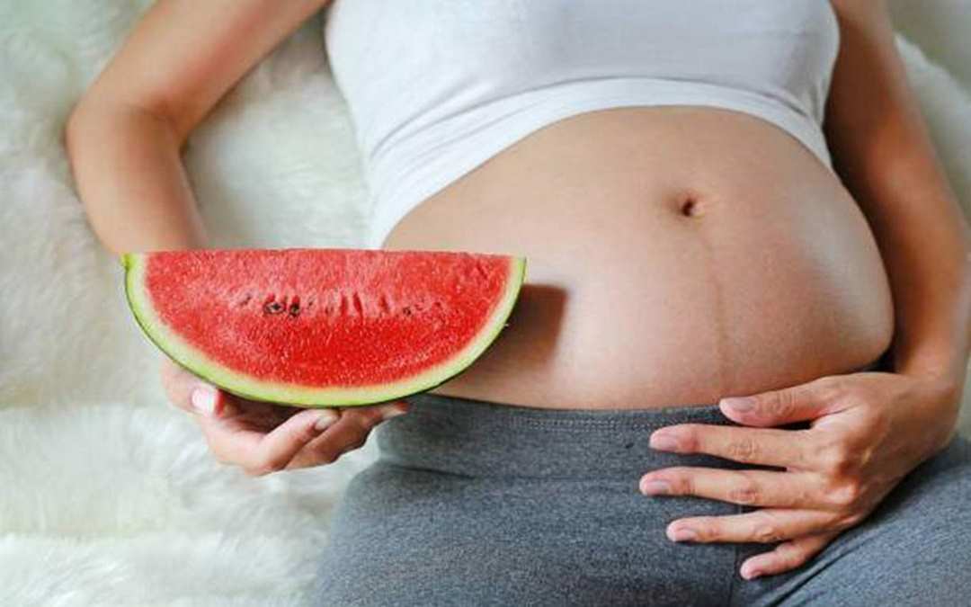 Dưa hấu cung cấp rất nhiều chất dinh dưỡng có lợi cho sức khỏe của cả mẹ bầu lẫn thai nhi