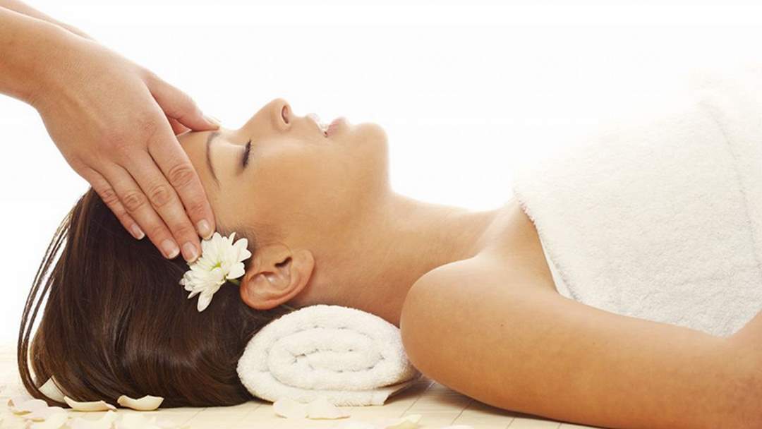 Massage giúp các bà mẹ sau sinh giảm đi căng thẳng và nếp nhăn