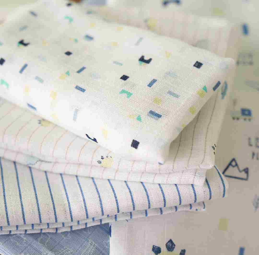 Nên lựa chọn khăn quấn từ chất liệu cotton thoáng mát, thấm hút tốt