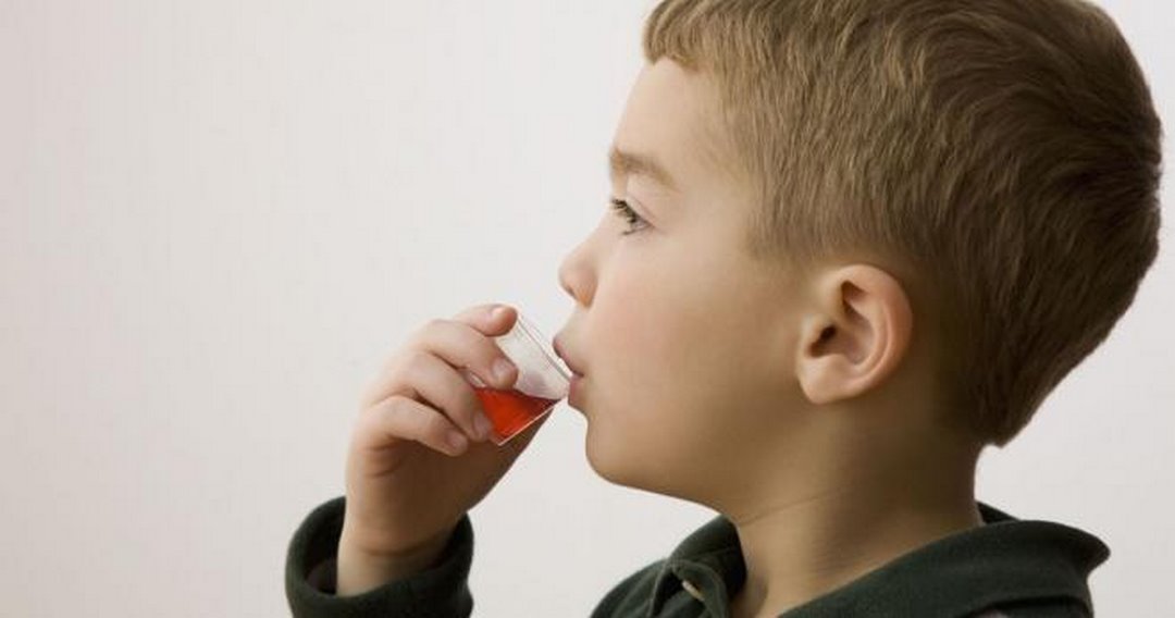Lấy chính xác lượng thuốc cần uống để tránh trẻ bị ngộ độc vì dư thừa canxi