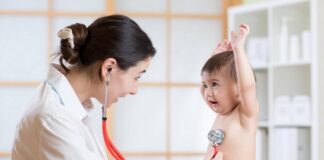 Rối loạn nhịp tim trẻ em là gì? Chuẩn đoán như thế nào Rối loạn nhịp tim trẻ em là hiện tượng tim của trẻ đập quá nhanh, quá chậm hoặc không đều một cách bất thường